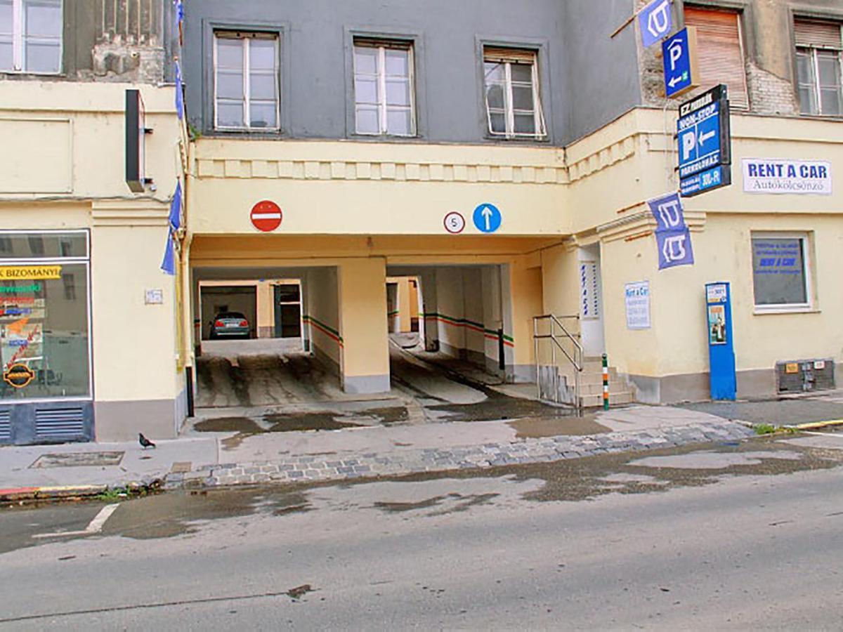 Free Parking Sega Rally Apartment Budapest Exterior photo